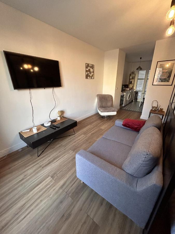 Le Verlaine, Studio En Centre Ville A Deux Minutes Des Plages Menton Extérieur photo